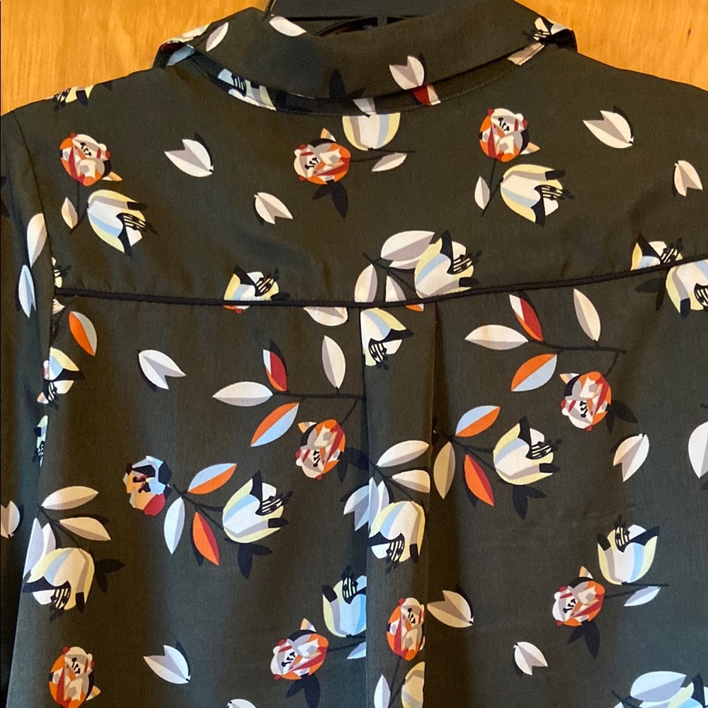 Anthropologie FRNCH Green Floral  Button-Up Blouse. Size M - Picture 9 of 14